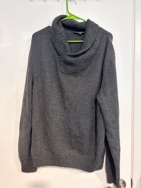 Hickey Freeman Gray Women's Sweater, made in Italy, soft comfort luxury